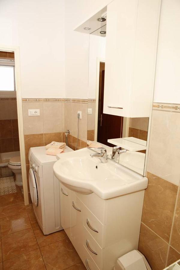Ivic Apartments Vodice Croatia Buitenkant foto